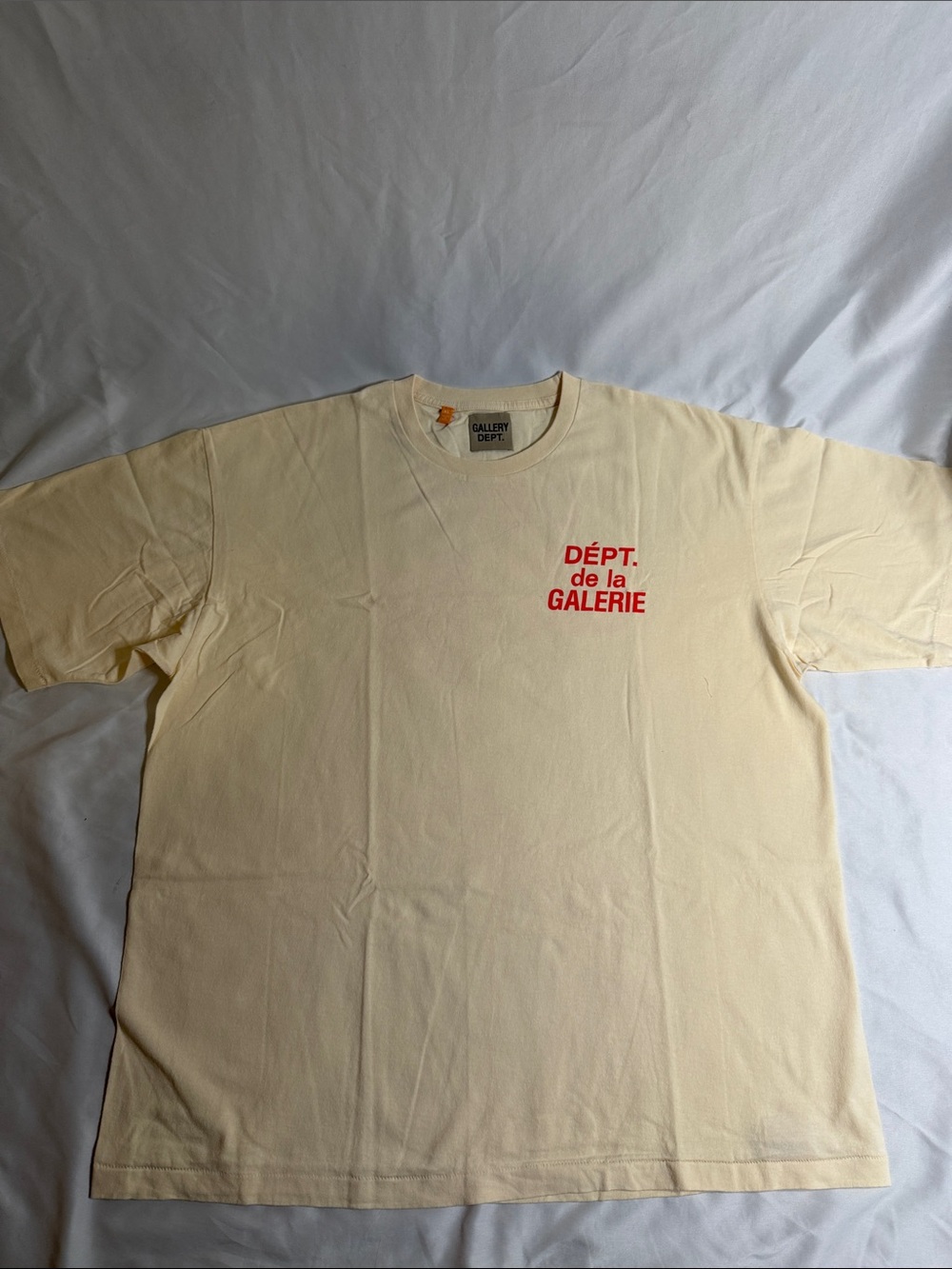 Gallery Dept Cream Short-Sleeve Tee with Red 'DÉPT. de la GALERIE' Chest Print